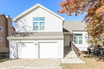 4520 NE WEBSTER DR LEES SUMMIT, MO 64064